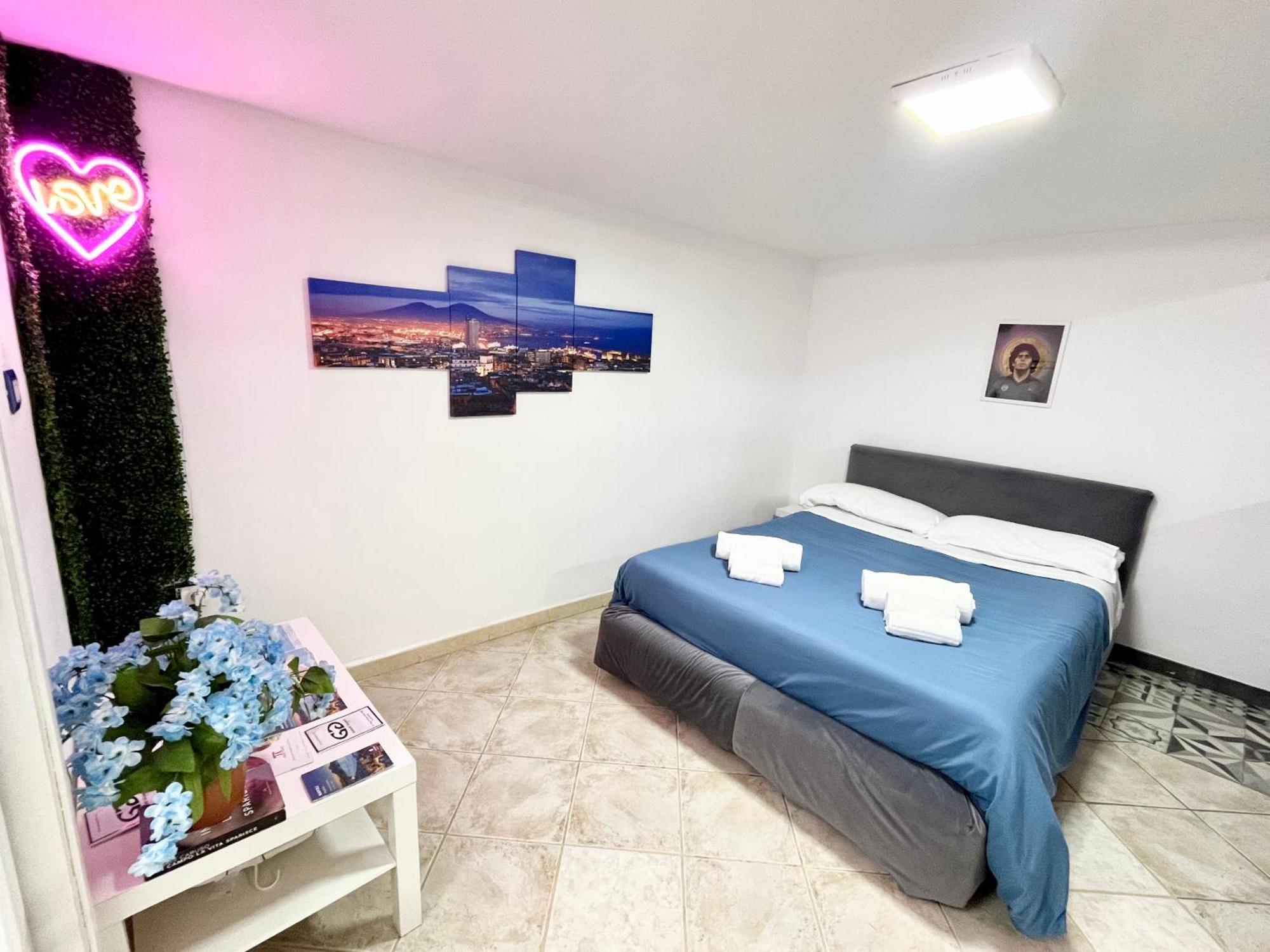 Oikos Guest House เนเปิลส์ ภายนอก รูปภาพ
