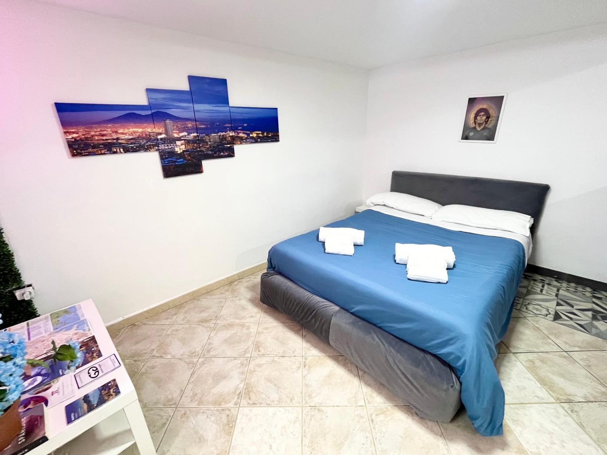 Oikos Guest House เนเปิลส์ ภายนอก รูปภาพ